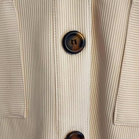 Cropped Shacket (From Suzy Shier, Colour: Beige, Size:M) - Picture 2 of 4